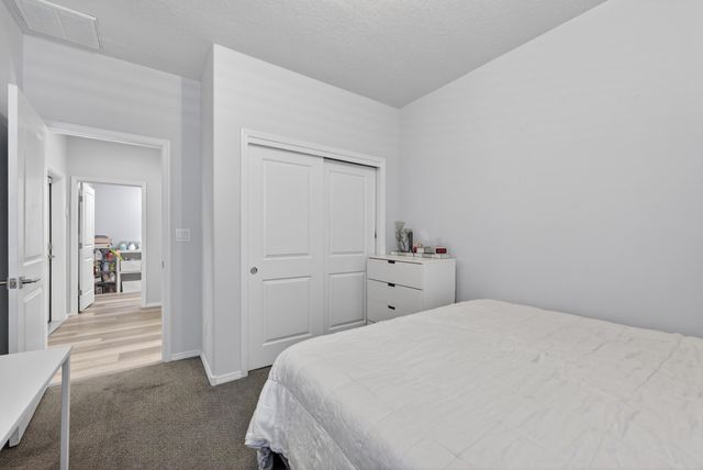6025 Strand Loop SE, Albuquerque, NM 87105