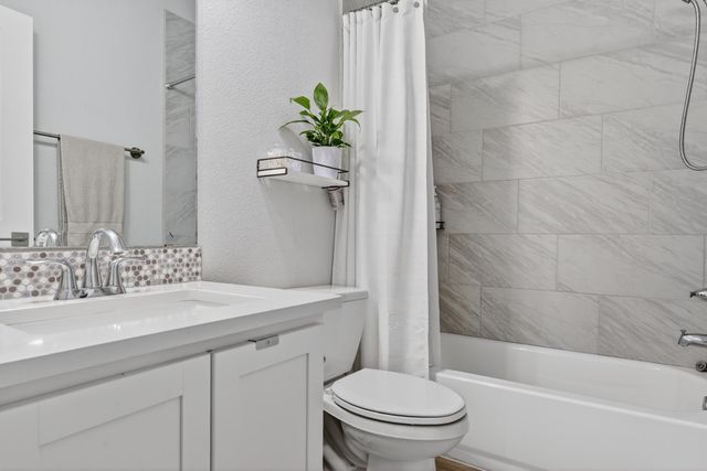 6025 Strand Loop SE, Albuquerque, NM 87105