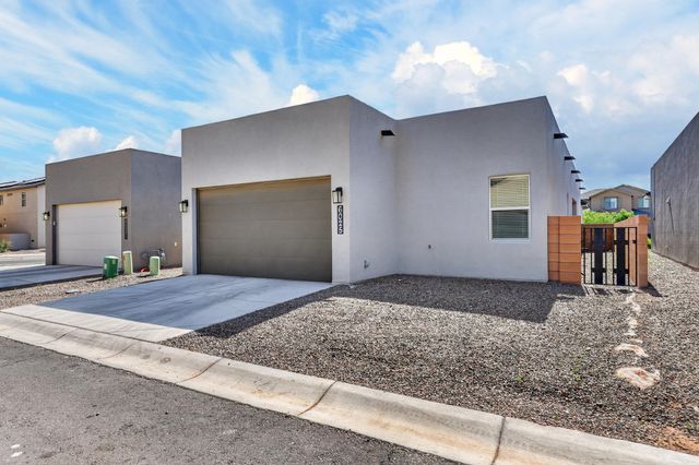 6025 Strand Loop SE, Albuquerque, NM 87105