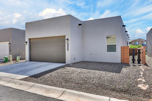 6025 Strand Loop SE, Albuquerque, NM 87105