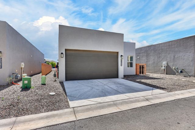6025 Strand Loop SE, Albuquerque, NM 87105