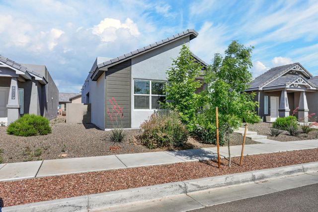 6025 Strand Loop SE, Albuquerque, NM 87105