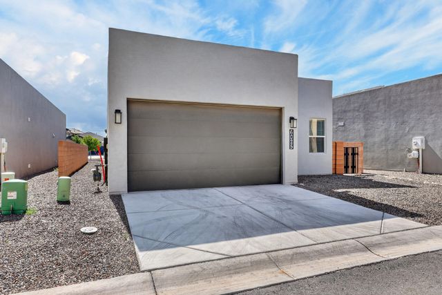 6025 Strand Loop SE, Albuquerque, NM 87105