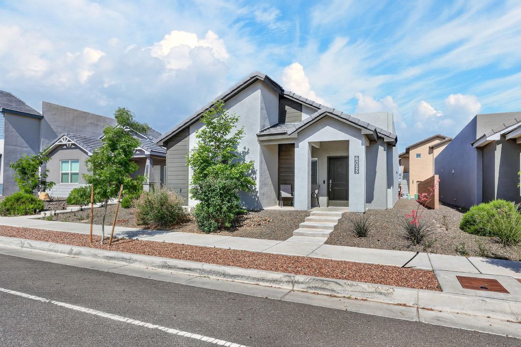 6025 Strand Loop SE, Albuquerque, NM 87105