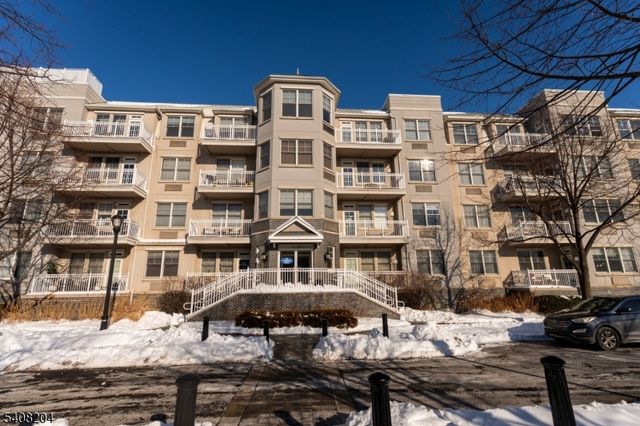 30 Freedomway 406, Jersey City, NJ 07305