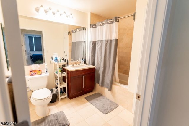 30 Freedomway 406, Jersey City, NJ 07305