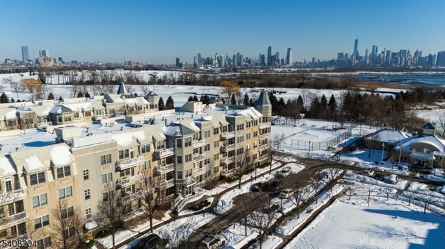 30 Freedomway 406, Jersey City, NJ 07305