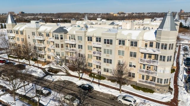 30 Freedomway 406, Jersey City, NJ 07305