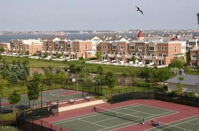 30 Freedomway 406, Jersey City, NJ 07305