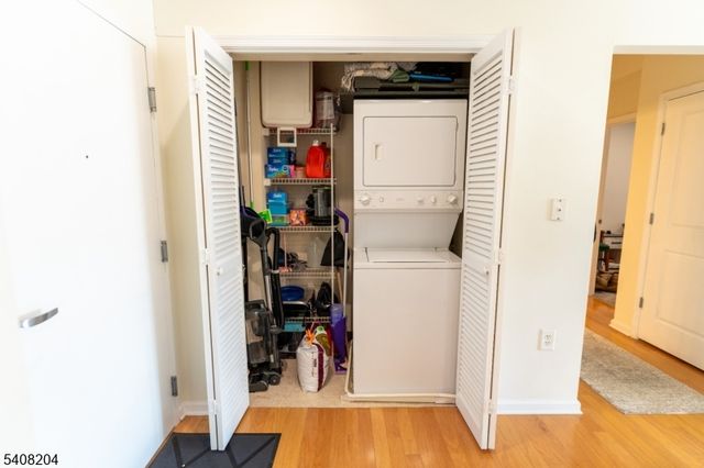 30 Freedomway 406, Jersey City, NJ 07305