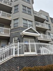 30 Freedomway 406, Jersey City, NJ 07305