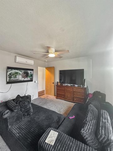 1651 3rd Ave, Olivehurst, CA 95961