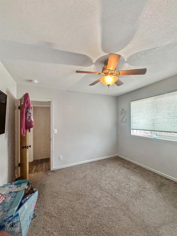 1651 3rd Ave, Olivehurst, CA 95961