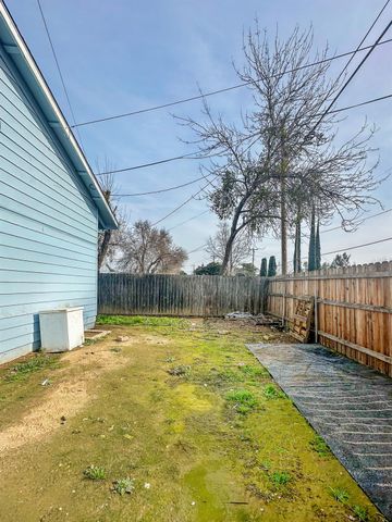1651 3rd Ave, Olivehurst, CA 95961