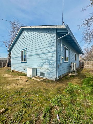 1651 3rd Ave, Olivehurst, CA 95961