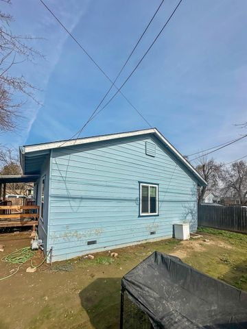 1651 3rd Ave, Olivehurst, CA 95961