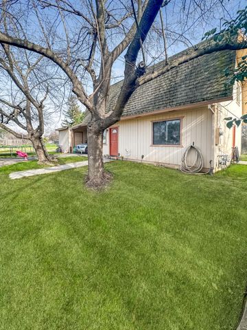 1651 3rd Ave, Olivehurst, CA 95961