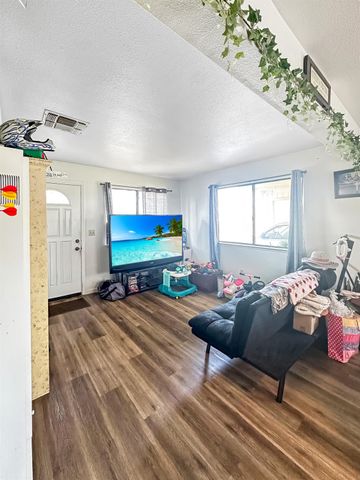 1651 3rd Ave, Olivehurst, CA 95961