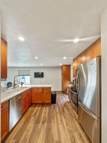 1651 3rd Ave, Olivehurst, CA 95961