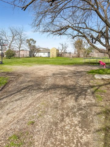 1651 3rd Ave, Olivehurst, CA 95961