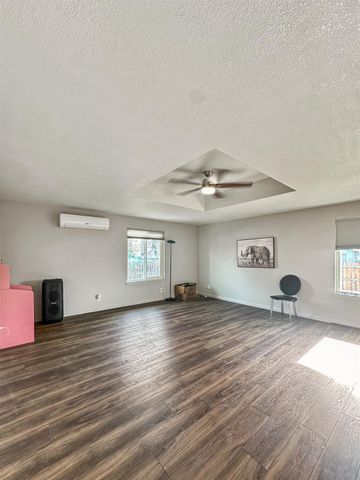 1651 3rd Ave, Olivehurst, CA 95961