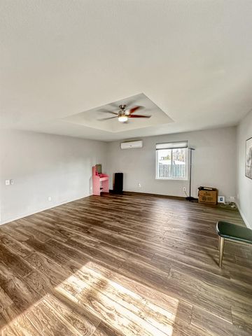 1651 3rd Ave, Olivehurst, CA 95961