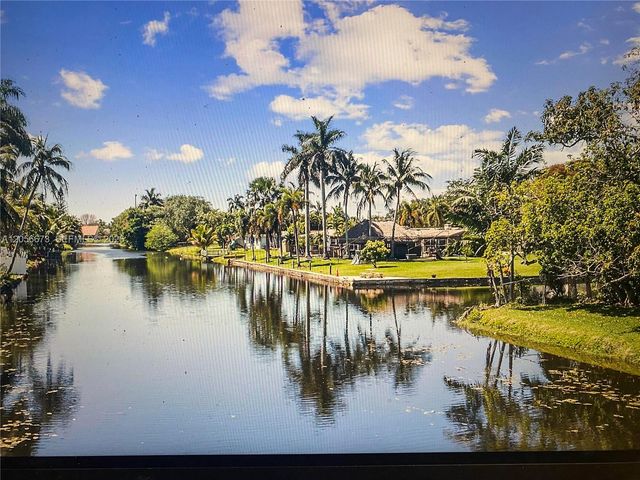 5231 SW 89th Avenue, Cooper City, FL 33328