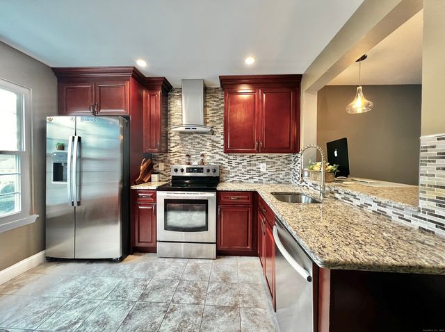 782 Oronoke Road APT 27, Waterbury, CT 06708