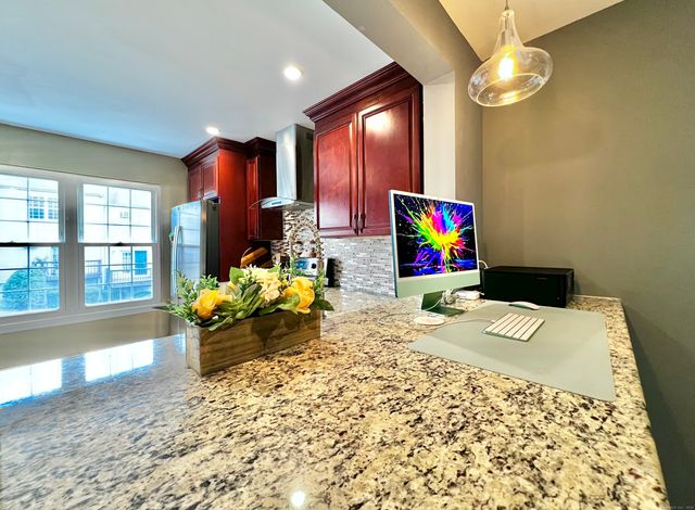 782 Oronoke Road APT 27, Waterbury, CT 06708