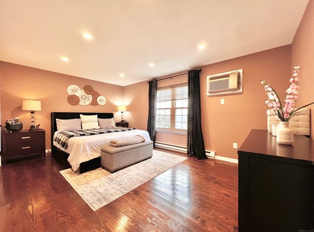 782 Oronoke Road APT 27, Waterbury, CT 06708