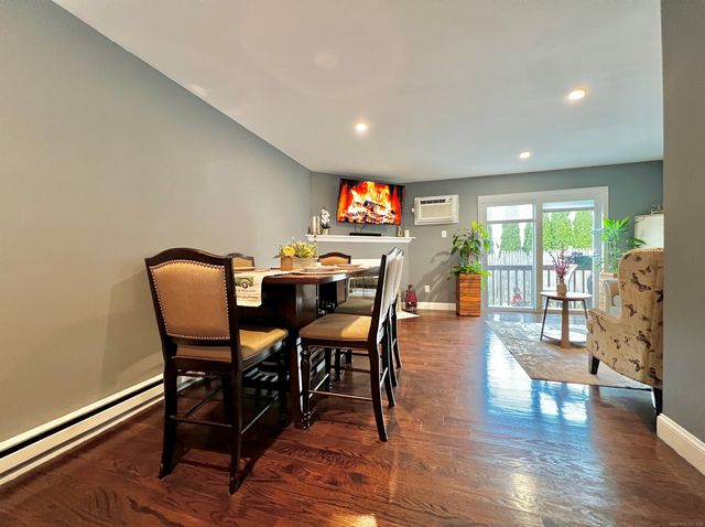 782 Oronoke Road APT 27, Waterbury, CT 06708