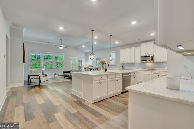 114 Vivian Lane, Peachtree City, GA 30269