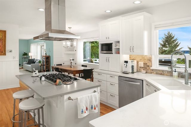 15828 25th Avenue SW, Burien, WA 98166