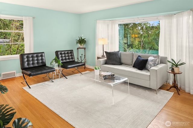 15828 25th Avenue SW, Burien, WA 98166