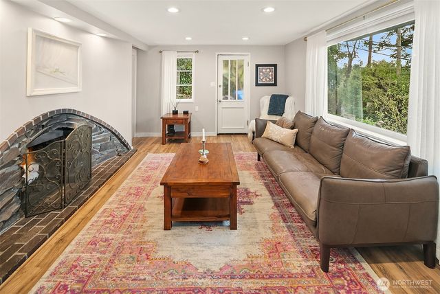 15828 25th Avenue SW, Burien, WA 98166