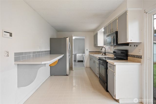 359 Douglas Street, Longview, WA 98632