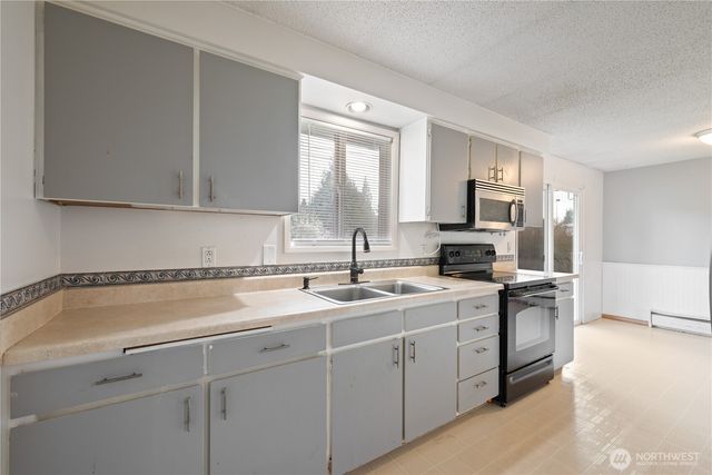 359 Douglas Street, Longview, WA 98632