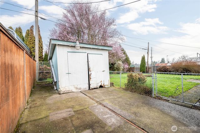 359 Douglas Street, Longview, WA 98632
