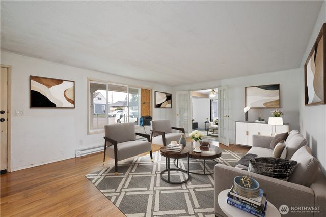 359 Douglas Street, Longview, WA 98632