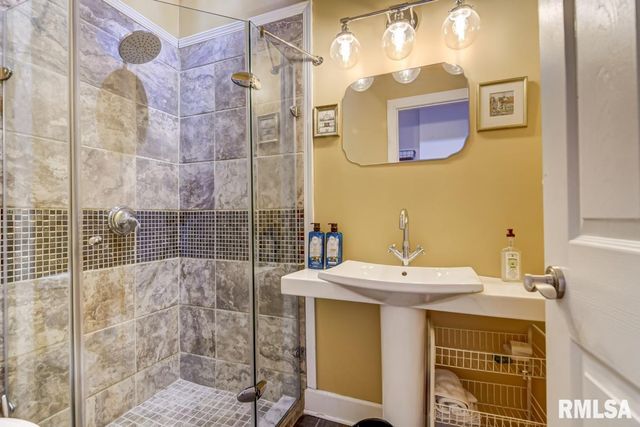 8 S Old State Capitol Plaza, Springfield, IL 62701