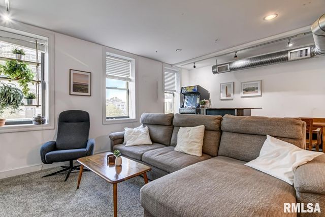 8 S Old State Capitol Plaza, Springfield, IL 62701