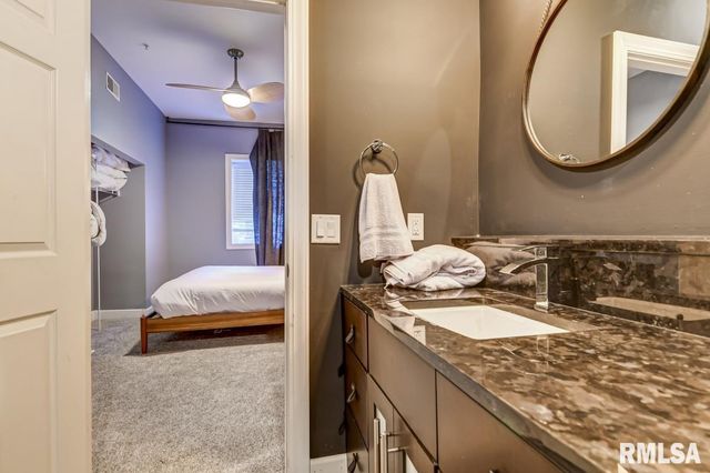 8 S Old State Capitol Plaza, Springfield, IL 62701