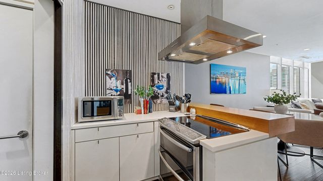 222 E Witherspoon St 605, Louisville, KY 40202