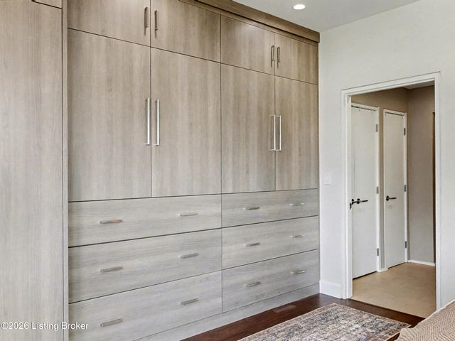 222 E Witherspoon St 605, Louisville, KY 40202