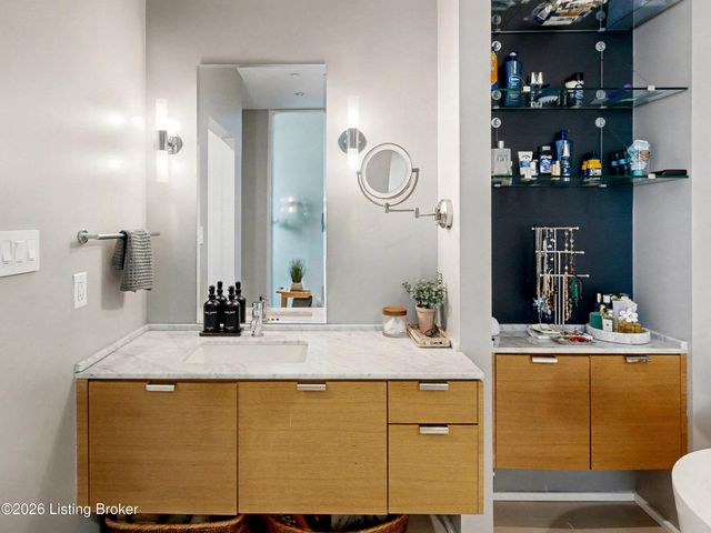 222 E Witherspoon St 605, Louisville, KY 40202