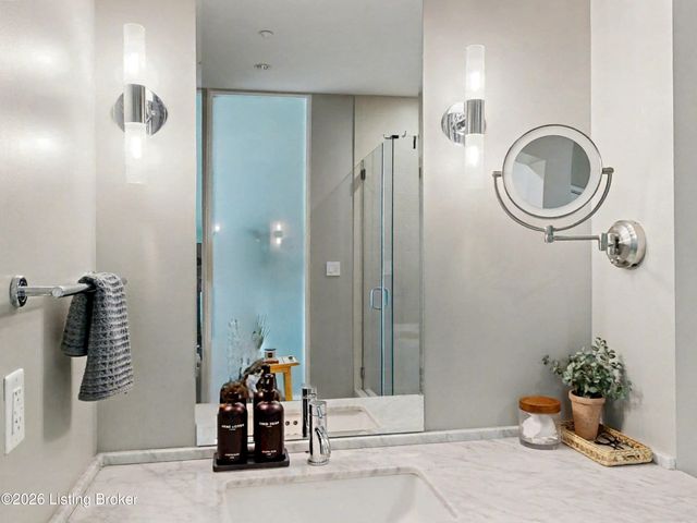 222 E Witherspoon St 605, Louisville, KY 40202