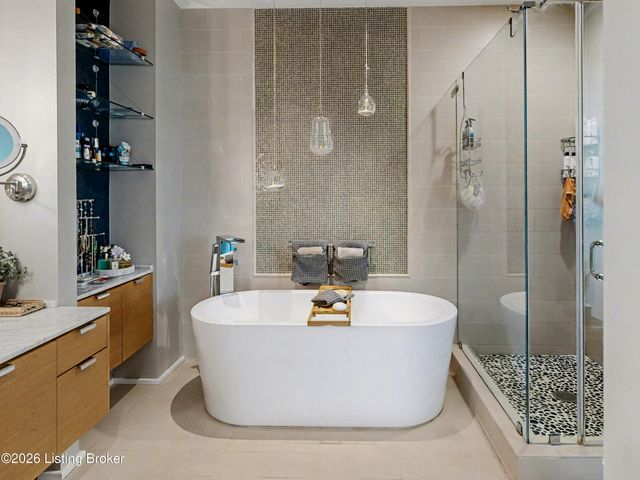 222 E Witherspoon St 605, Louisville, KY 40202