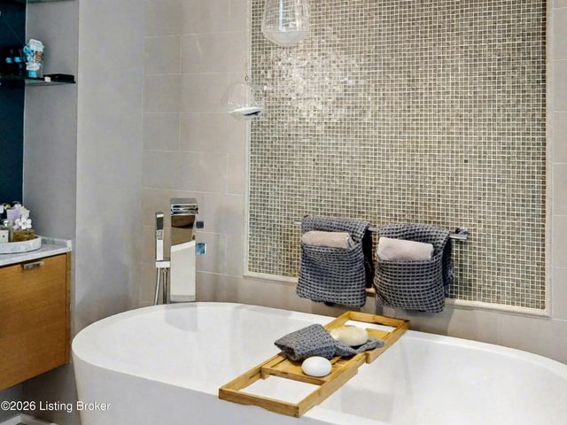 222 E Witherspoon St 605, Louisville, KY 40202