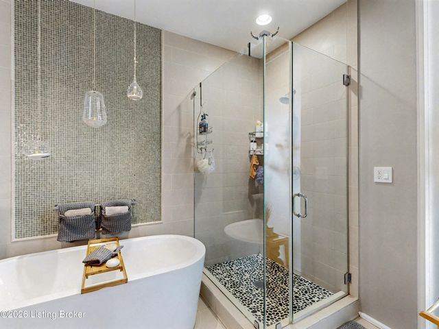 222 E Witherspoon St 605, Louisville, KY 40202