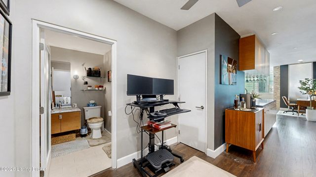 222 E Witherspoon St 605, Louisville, KY 40202